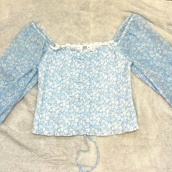 NWOT super flattering top - Picture 1 of 6